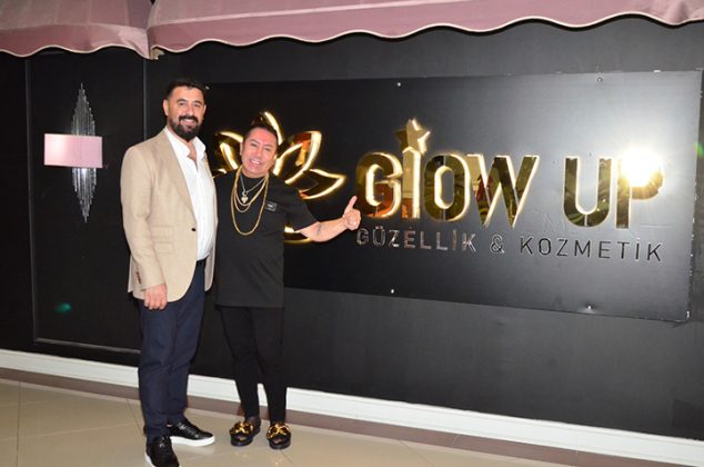 Giow Up İnternational Güzellik & Cosmetic ünlü fenomen Murat Övüç’ü ağırladı