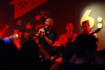 Çukur’un Victor’u Doğan Barış Yaşar Sahnedeydi: Hem Güldürdü Hem de Nostalji Yaşattı!