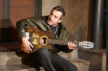 Rıza Tamer’den Yepyeni Akustik Albüm: Kırık Gitar Yayında!